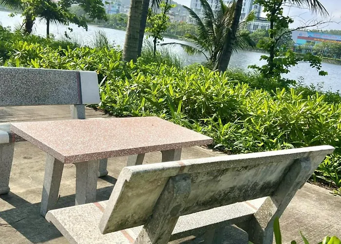Lakeside Venuestay * Ha Long